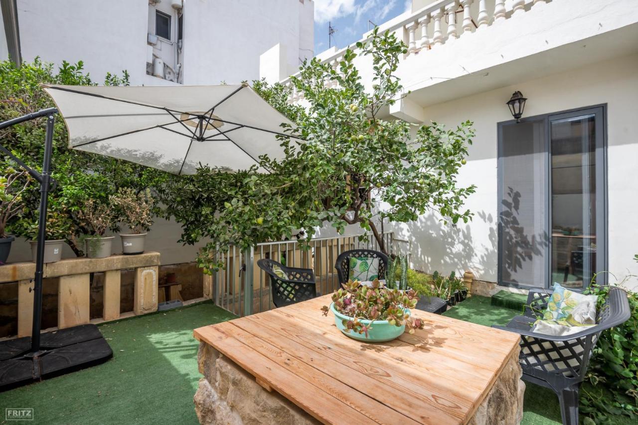 Close To Airport, Double Bedroom, Sofa-Bed, Private Bathroom For Adults And Children Aged 10 And Over Only Gudja Exterior photo